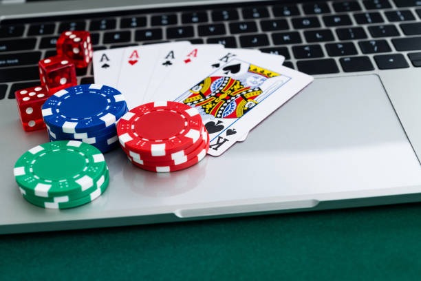 Tampilan gulungan Fortune Mouse dengan simbol dan tombol putar di platform dewa777